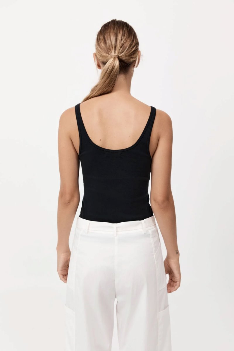 ORGANIC COTTON SLIM SCOOP TANK-JET BLACK Tops ST AGNI