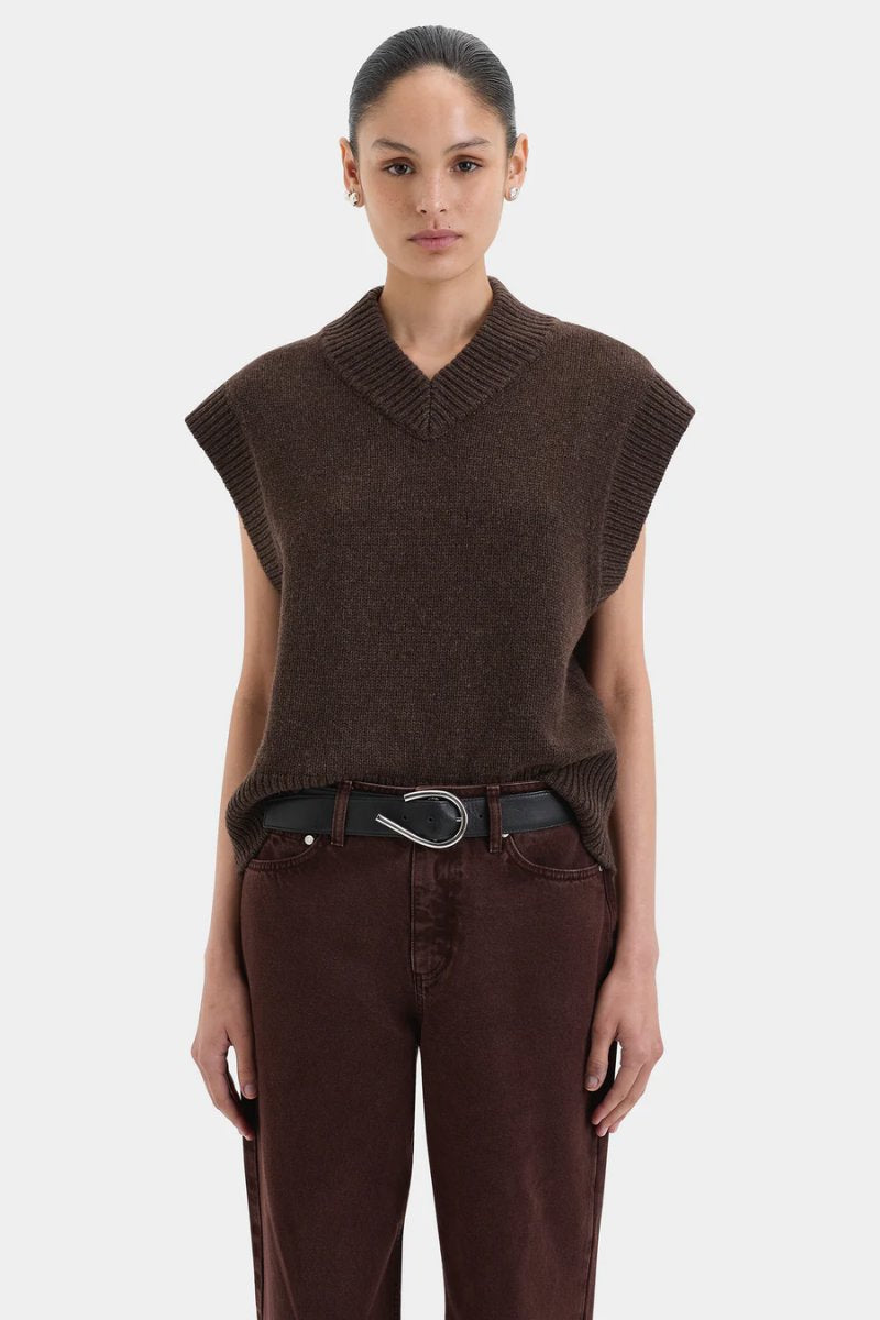 CLASSIC STRAIGHT LEG JEAN-PLUM Denim SIR.