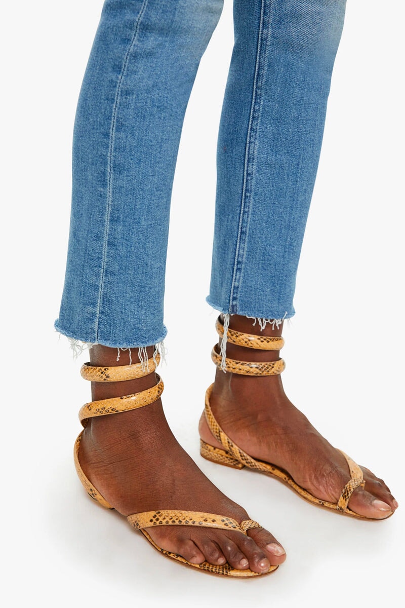 THE MID RISE DAZZLER ANKLE FRAY-RIDING THE CLIFFSIDE Denim MOTHER