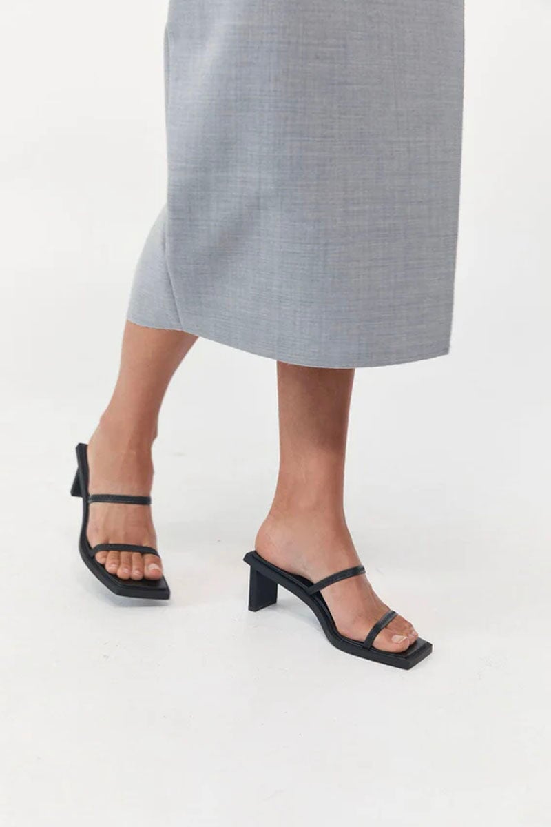 FINE STRAP HEEL-BLACK Shoes ST AGNI
