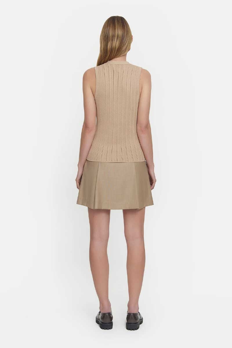 PLAZA VEST-TAN Tops Viktoria and Woods