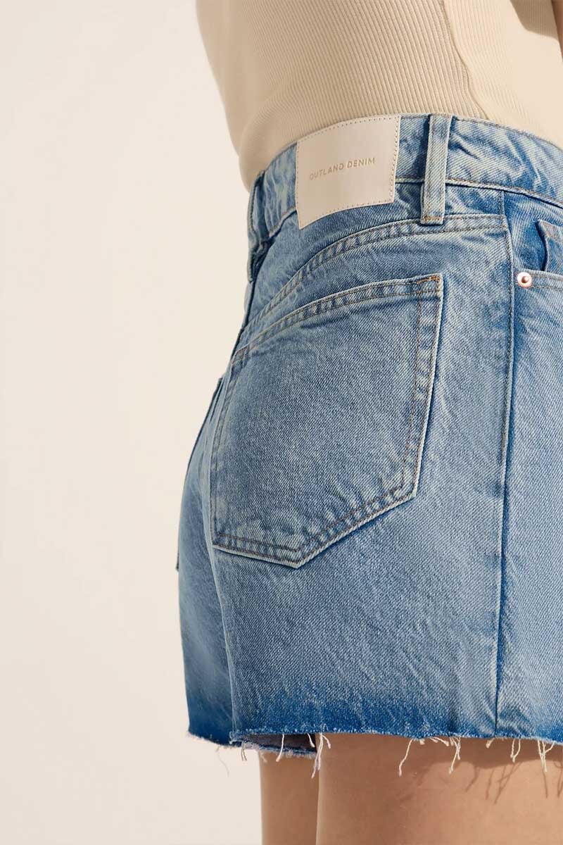 ANNIE HIGH CLASSIC SHORT-FORMER Denim Outland Denim 