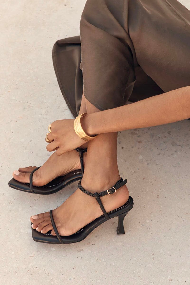 PADDED HEEL-BLACK Shoes LA TRIBE 