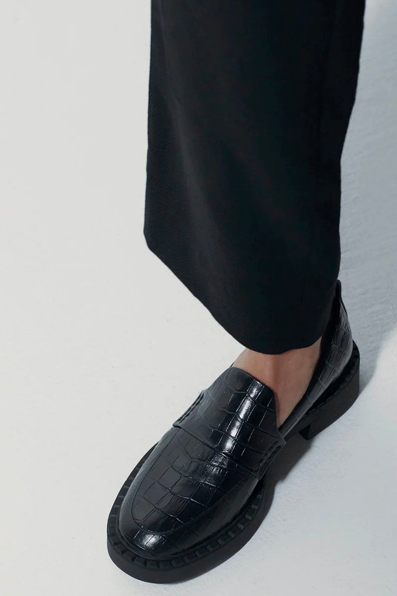 FLEUR LOAFER-BLACK CROC Shoes LA TRIBE 