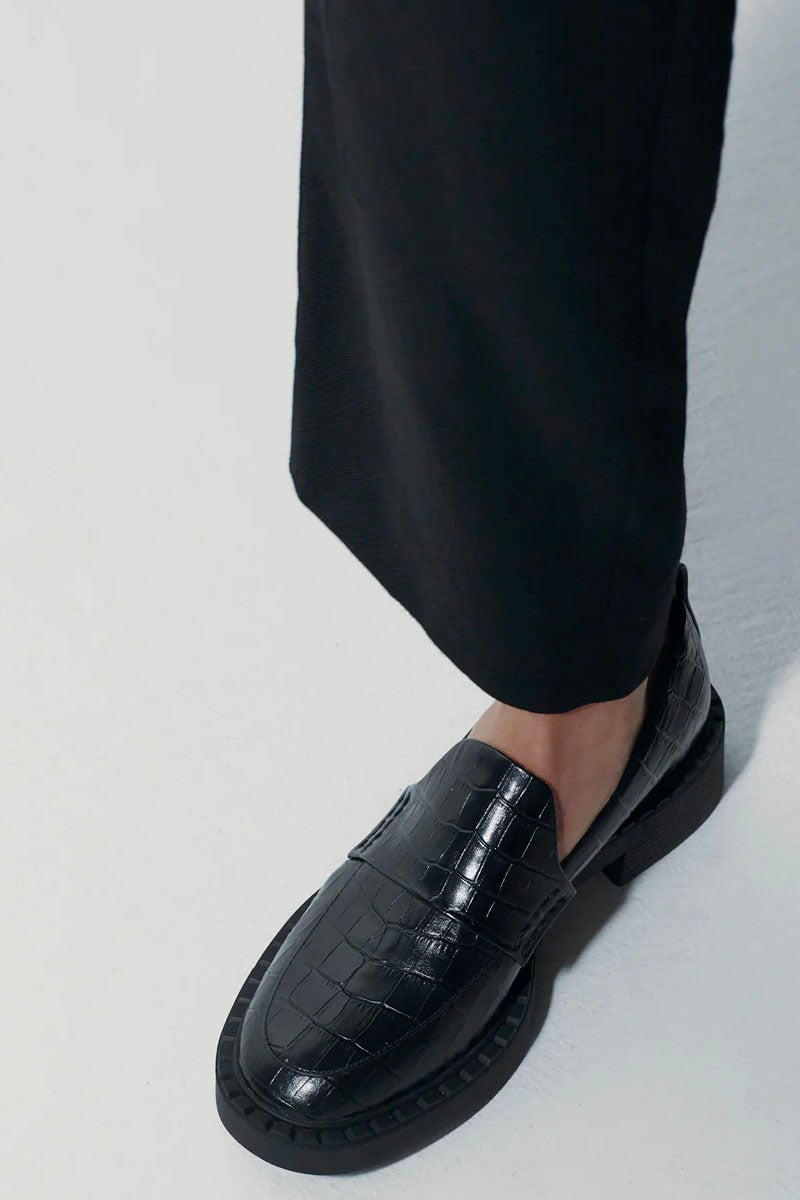 FLEUR LOAFER-BLACK CROC Shoes LA TRIBE 