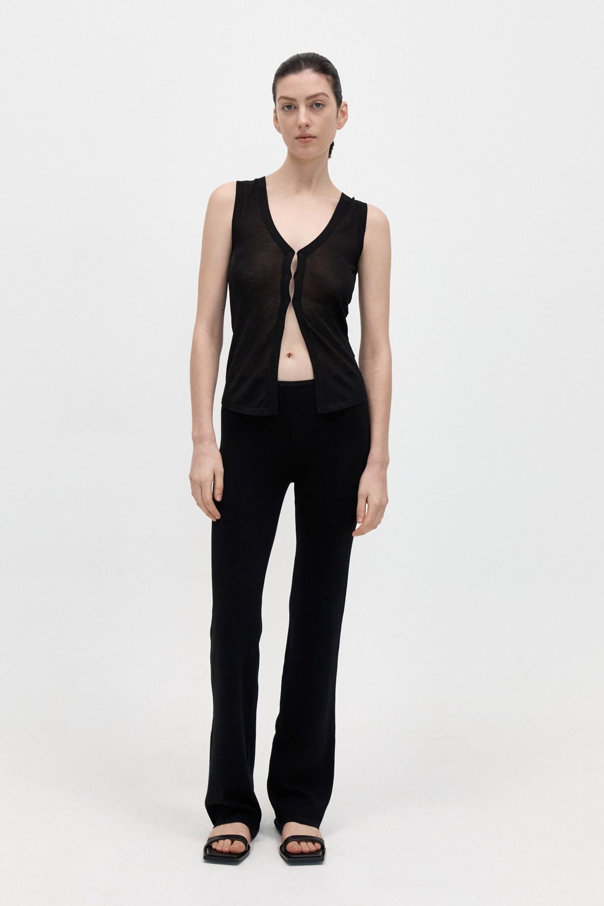 FINE KNIT VEST-BLACK Knitwear ST AGNI 
