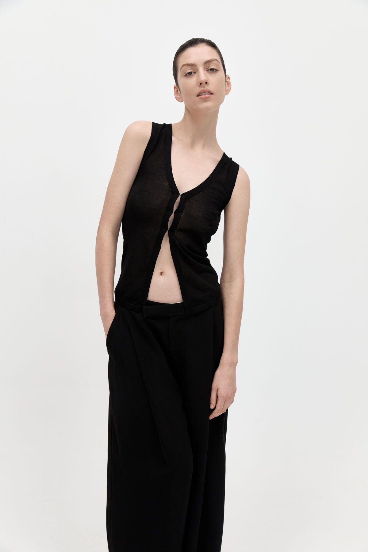 FINE KNIT VEST-BLACK Knitwear ST AGNI 